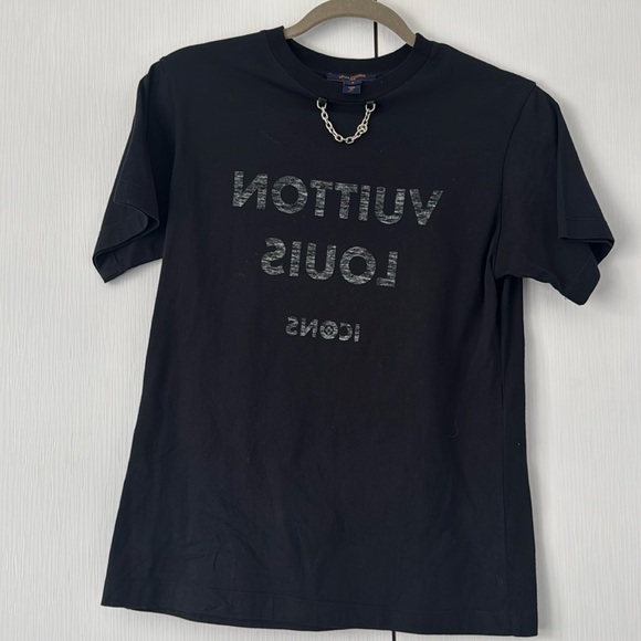 Louis Vuitton size small T shirt Authentic
